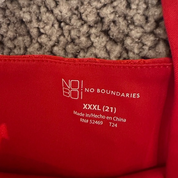 NWOT Elegant Red Lace Women's Nightgown or House wear - Picture 6 of 6